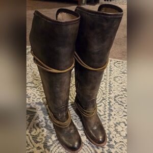 Freebird Green Snake Coal Size 8